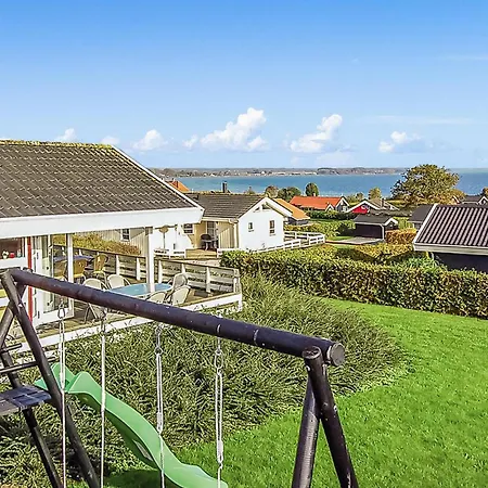3 Bedroom Awesome In Sjolund Holiday home Hejls